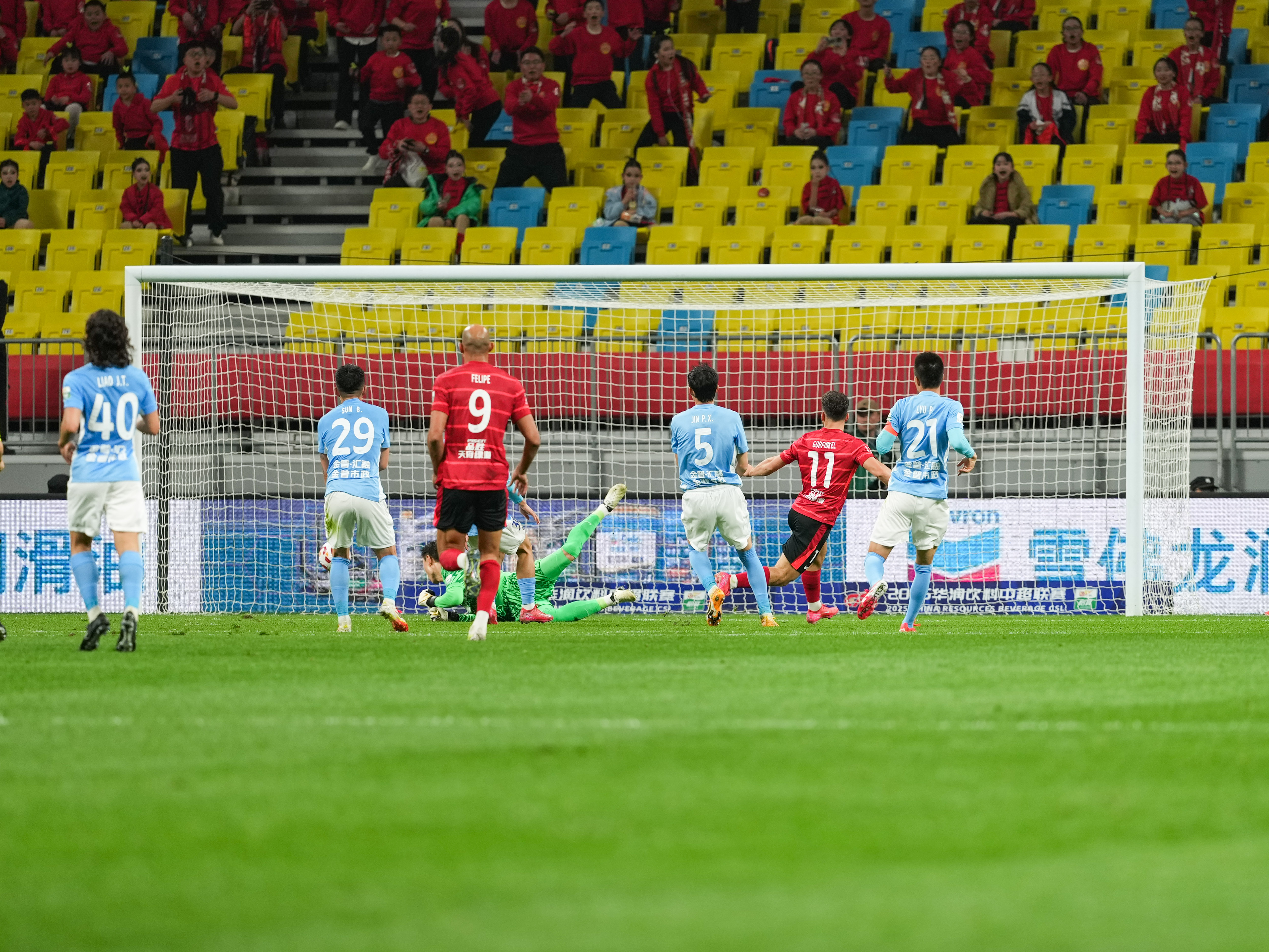 FB体育注册网址-队员在足球比赛中创造了新纪录！