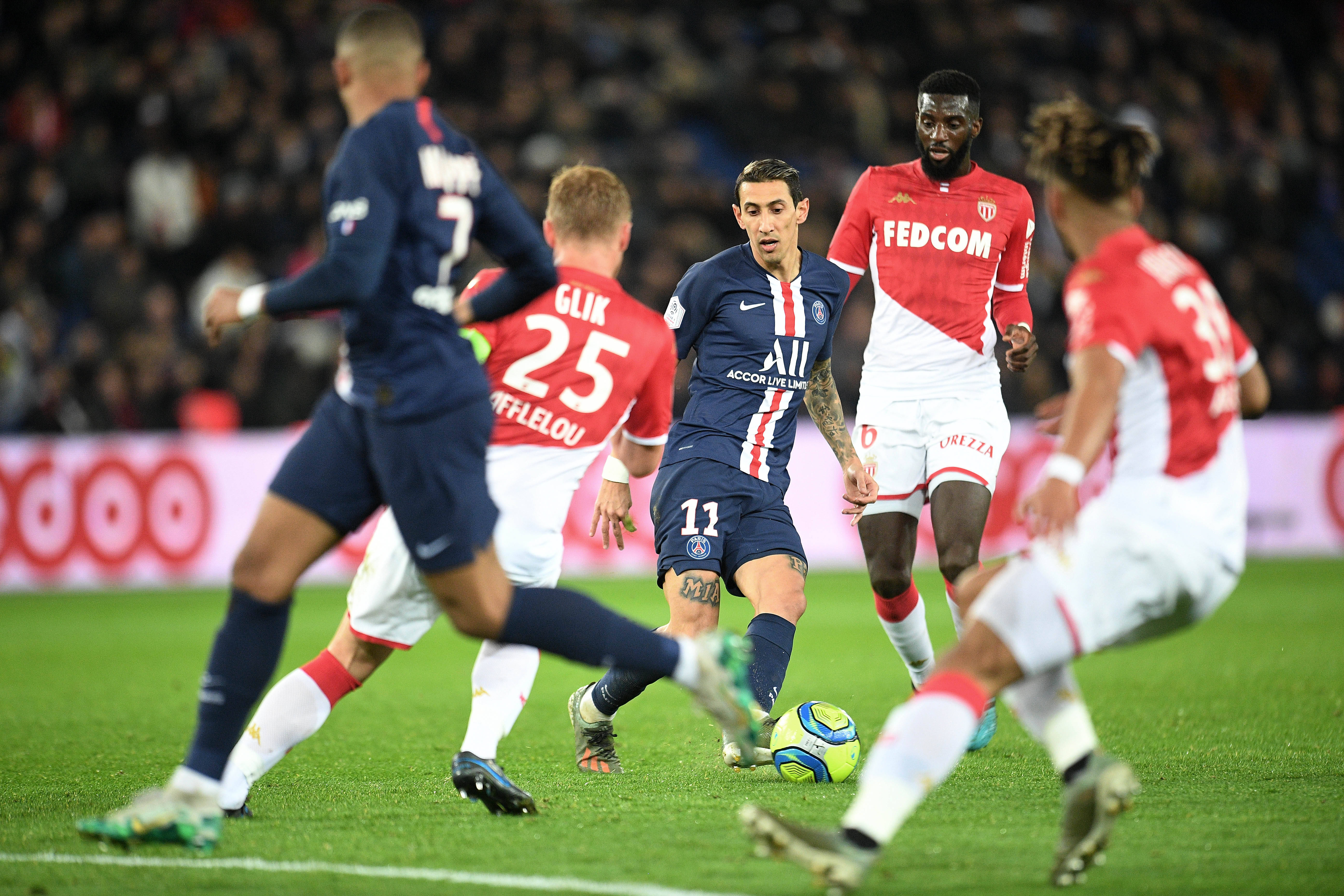 FB体育-法国女队横扫法国队晋级决赛，巅峰对决