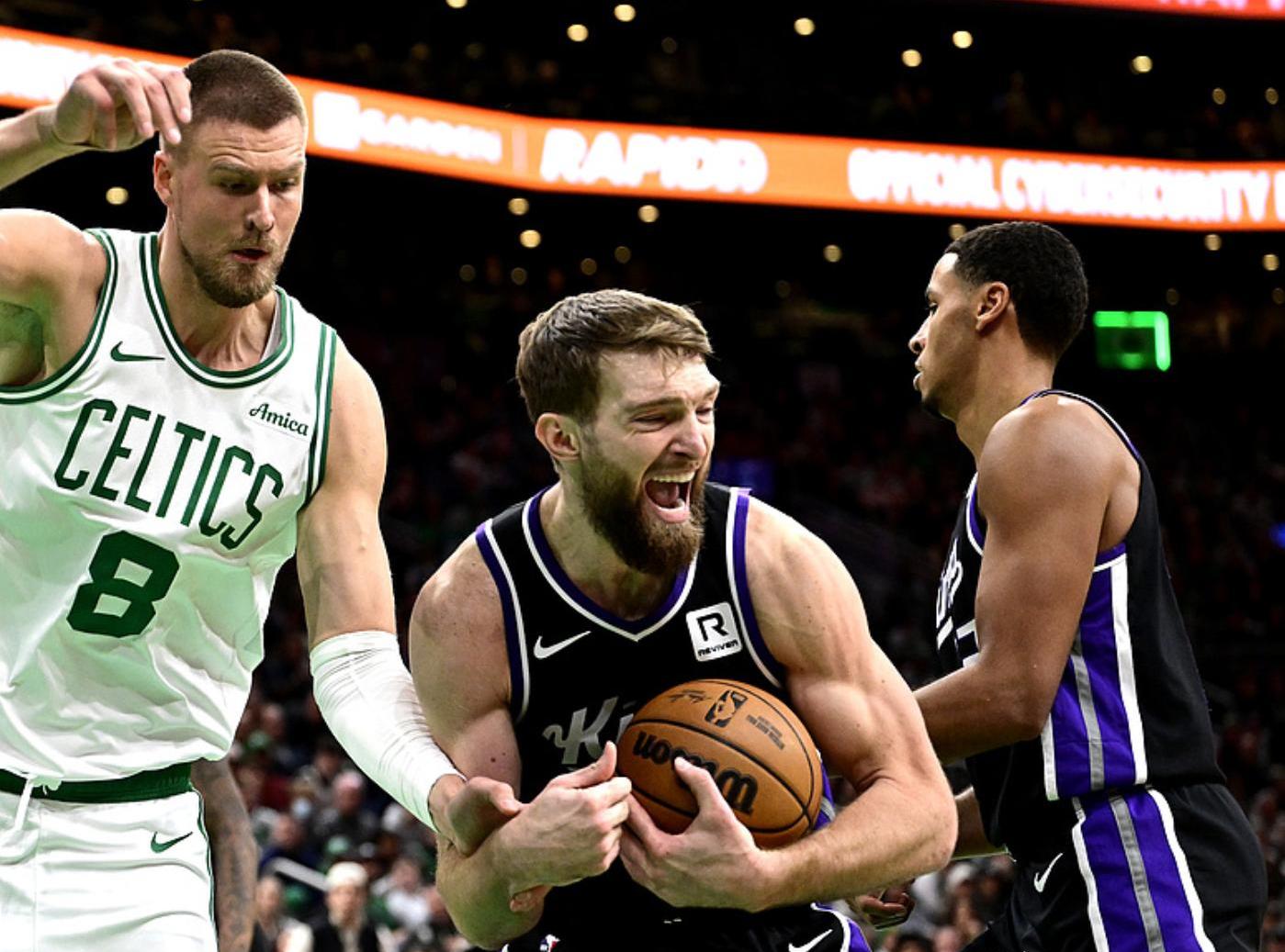 凯尔特人战平国王,魔术师约翰逊持球时窜幽的简单介绍 凯尔特人战平国王,魔术师约翰逊持球时窜幽的简单介绍