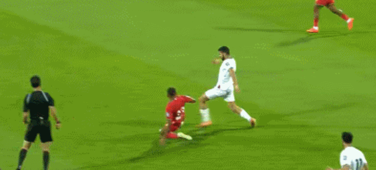 阿曼球队努力拼搏,赢得喝彩的简单介绍 阿曼球队努力拼搏,赢得喝彩的简单介绍