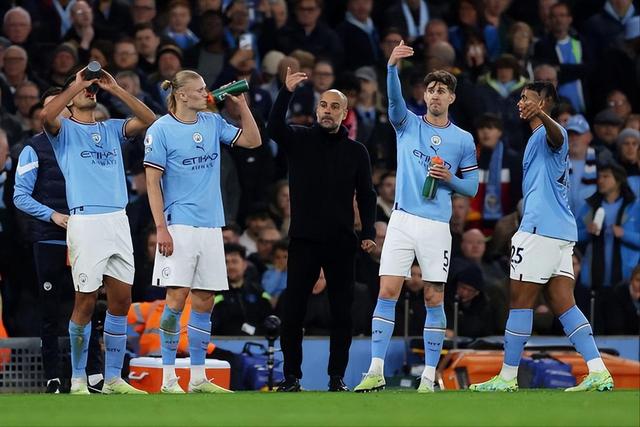 曼城凭借实力晋级,总决赛靠拢 曼城凭借实力晋级,总决赛靠拢