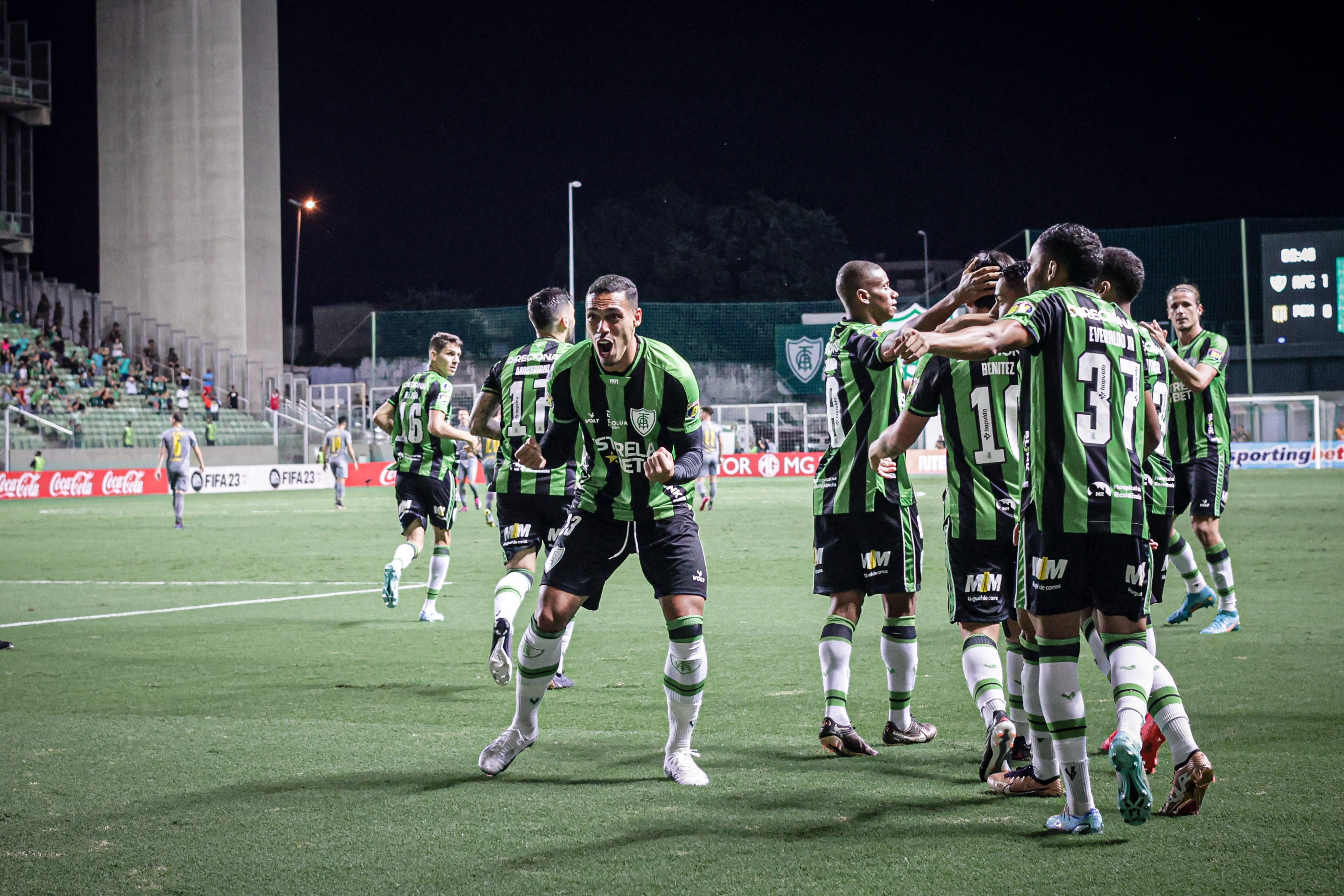 中距离得手,迎来绝杀球队重振士气的简单介绍 中距离得手,迎来绝杀球队重振士气的简单介绍