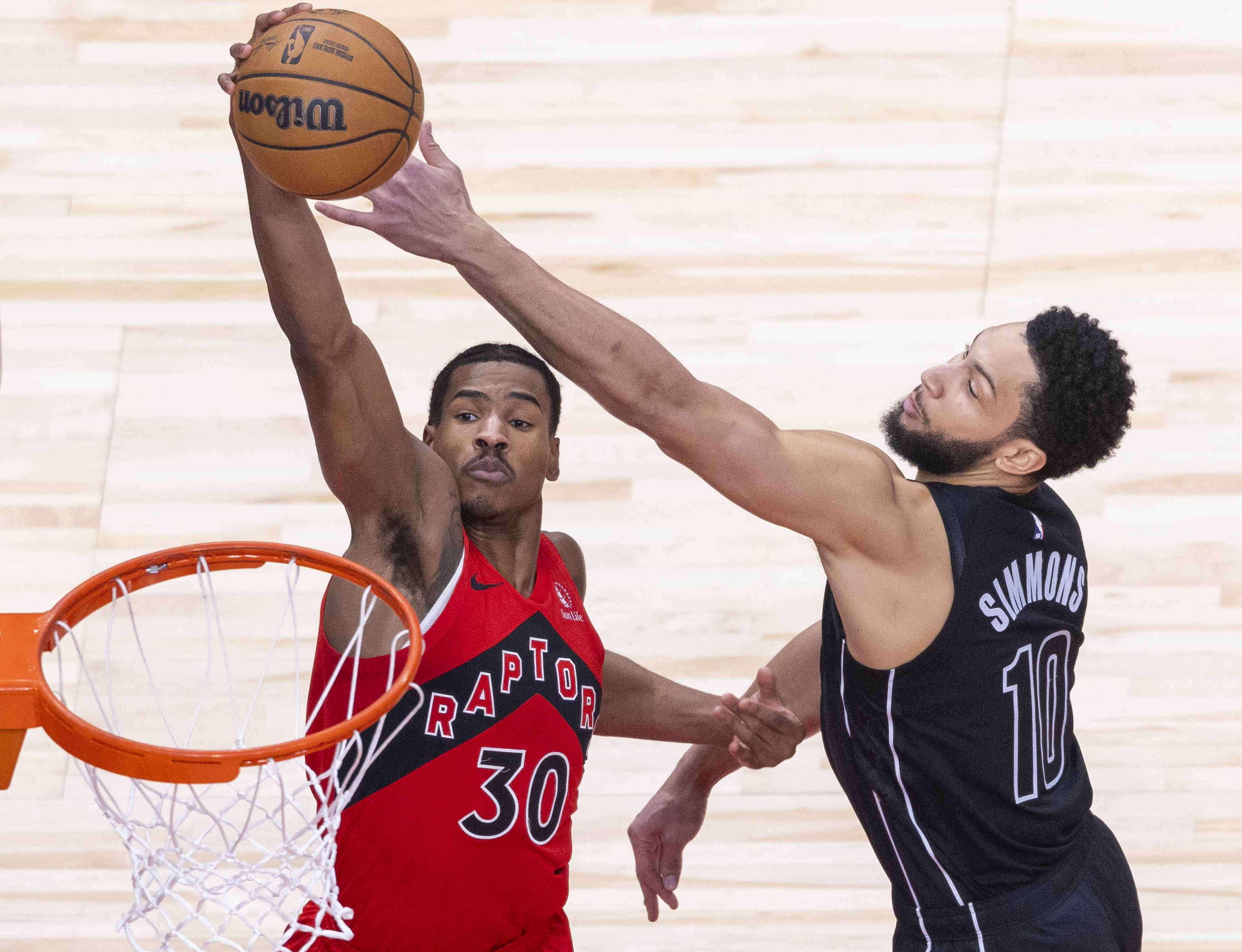 猛龙队战胜黄蜂队,取得比赛胜利 猛龙队战胜黄蜂队,取得比赛胜利