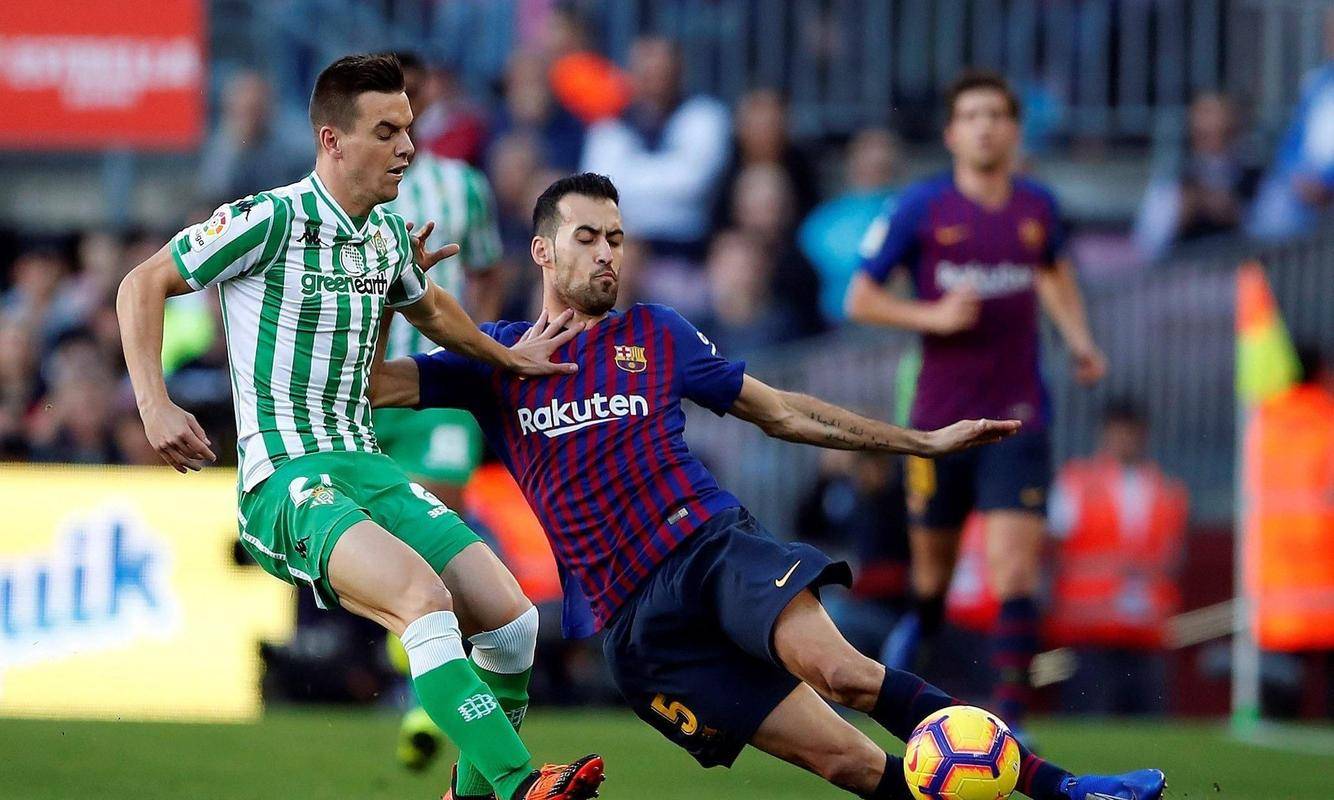 FB体育APP-巴塞罗那遭遇连败，球队士气低迷