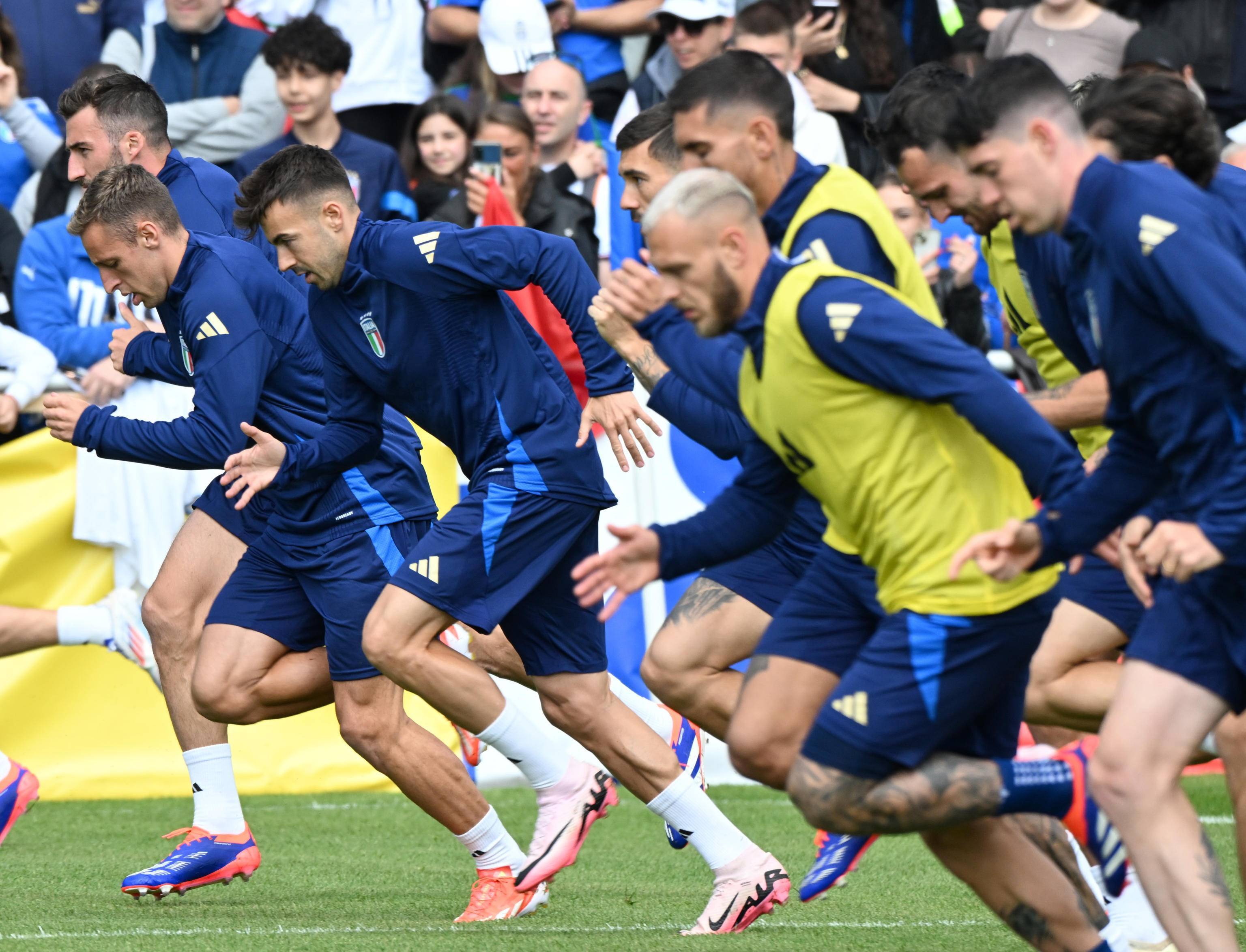 北欧强队集结备战大赛,冲击欧锦赛决赛 北欧强队集结备战大赛,冲击欧锦赛决赛