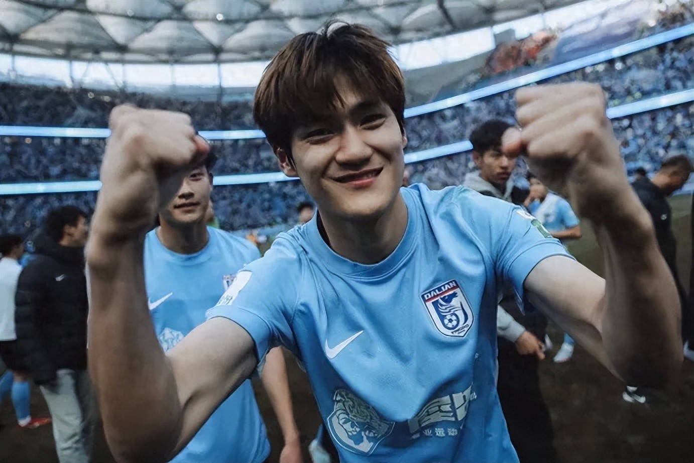 大连一方主场大胜,提升排名的简单介绍 大连一方主场大胜,提升排名的简单介绍