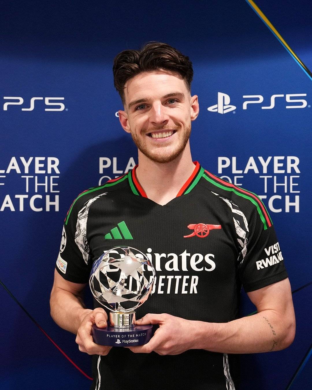 -关于欧预赛比赛胜者喜笑颜开霸气十足的信息