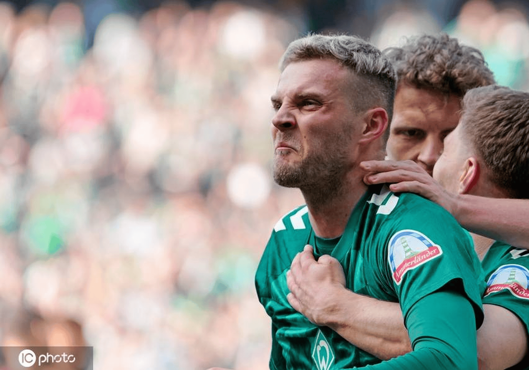 攻击火力全开!不来梅队士气高涨 攻击火力全开!不来梅队士气高涨