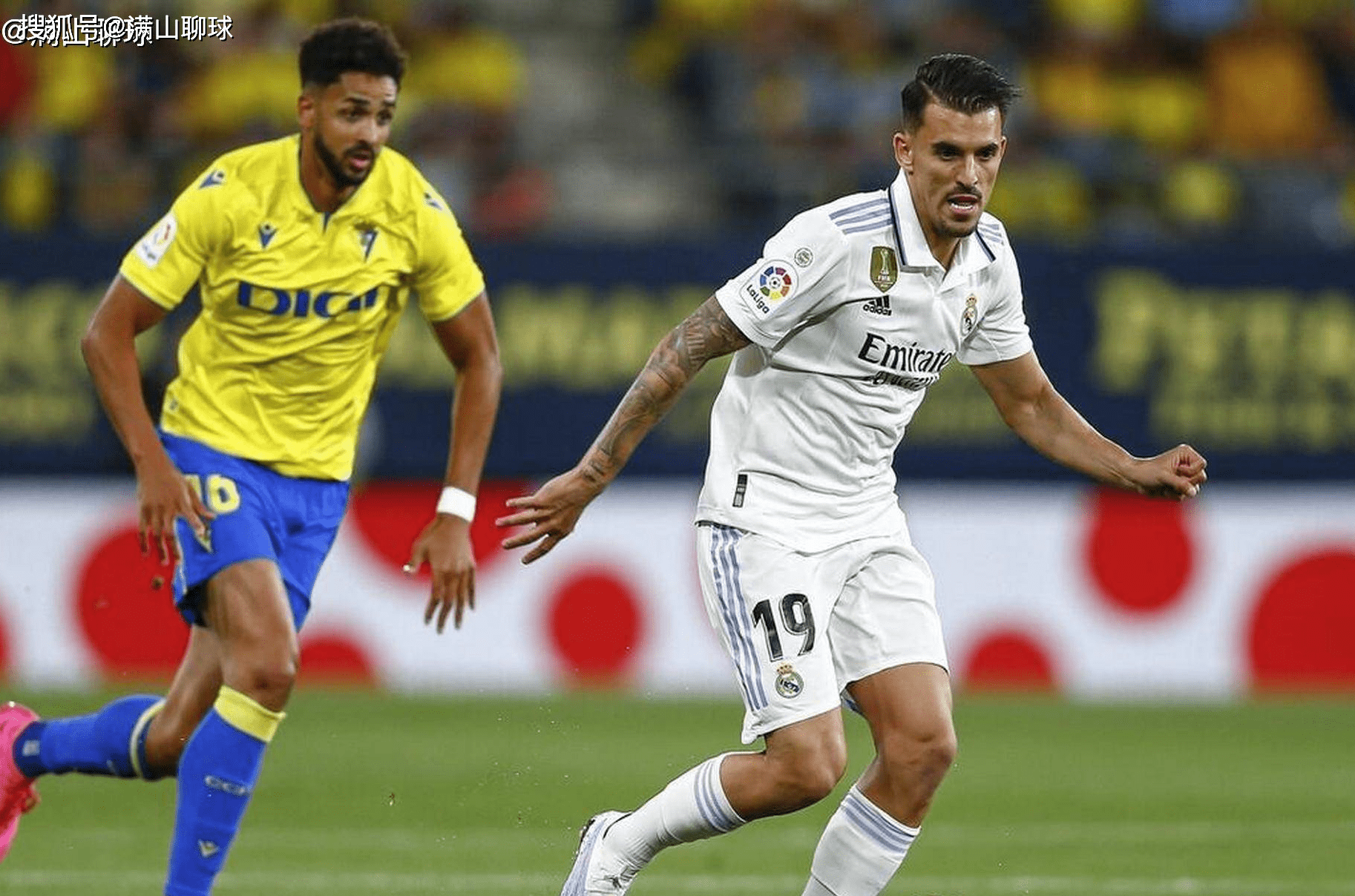 那不勒斯球员全力以赴，努力扭转比分