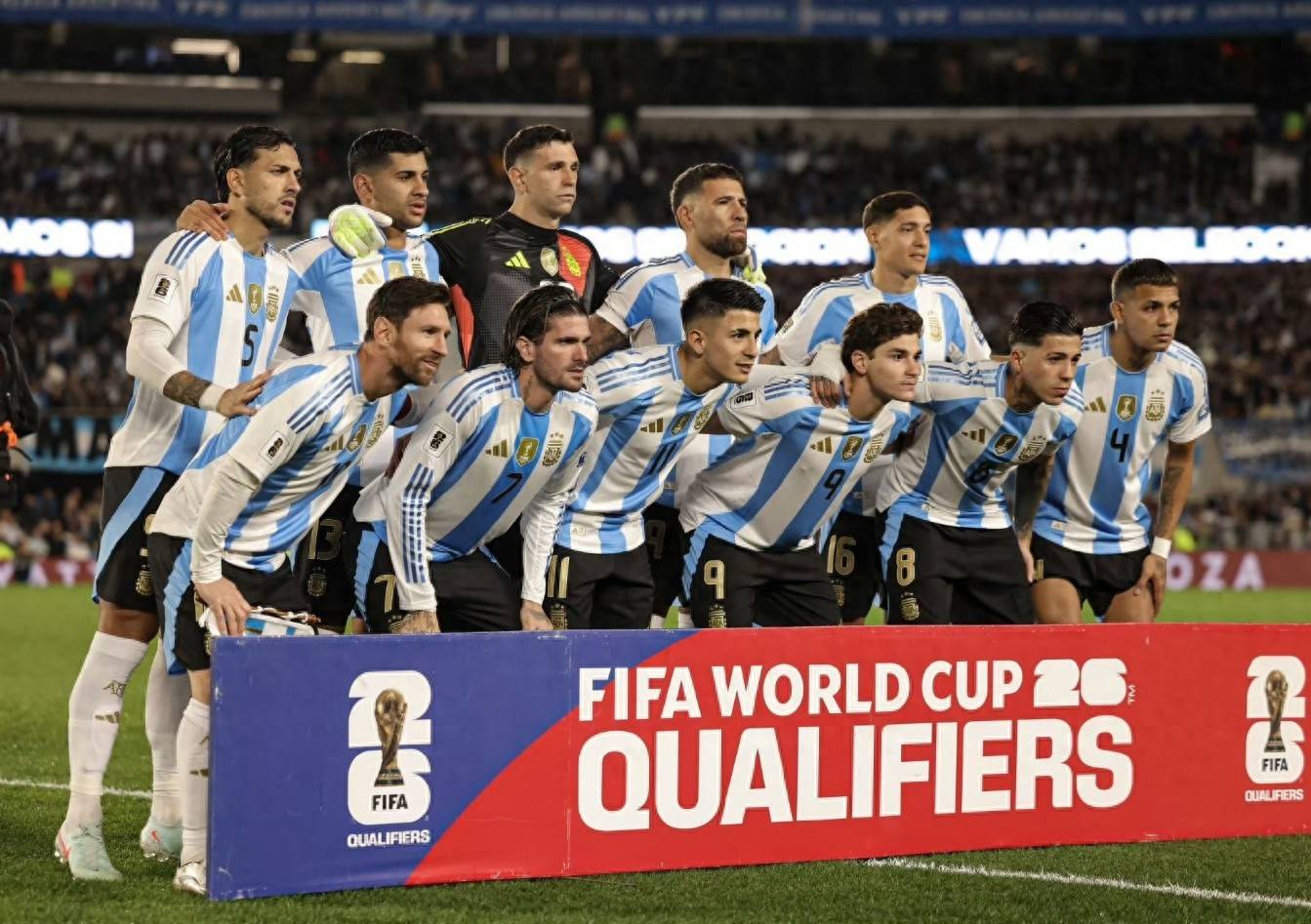 大洲顶尖球队争夺胜利,全力拼搏展现实力 大洲顶尖球队争夺胜利,全力拼搏展现实力