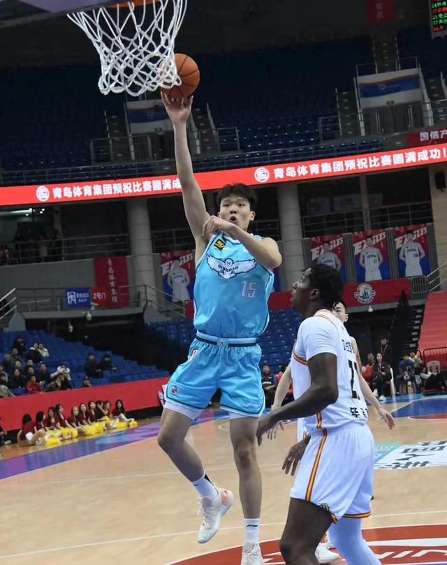 关于青岛男篮在比赛中全力拼搏,收获胜利的信息 关于青岛男篮在比赛中全力拼搏,收获胜利的信息