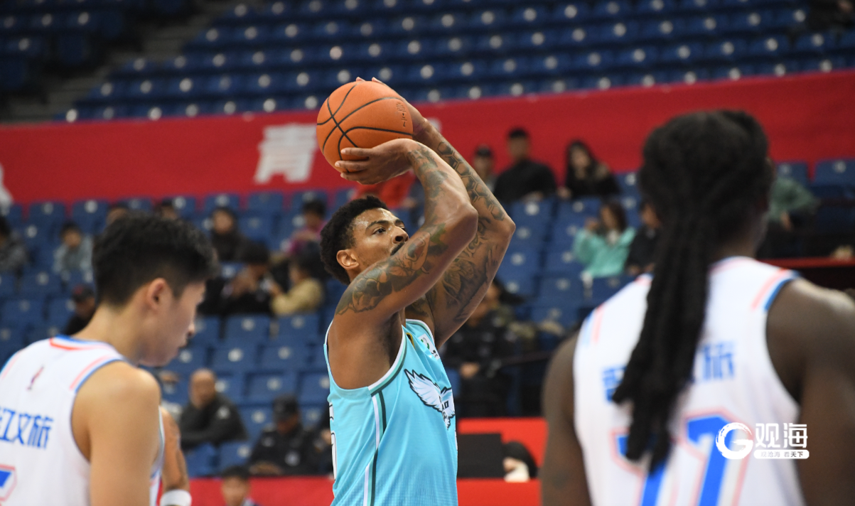 关于青岛男篮在比赛中全力拼搏,收获胜利的信息 关于青岛男篮在比赛中全力拼搏,收获胜利的信息