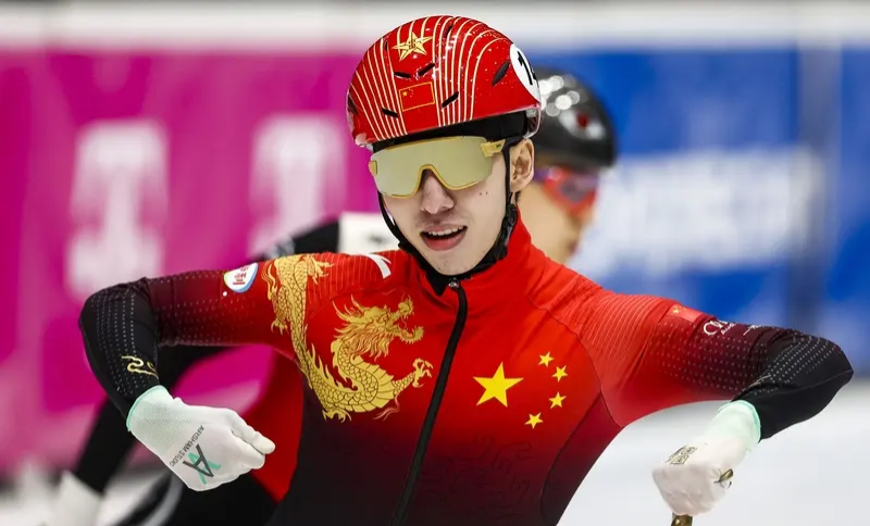 运动员荣耀登顶,为国争光演绎辉煌 运动员荣耀登顶,为国争光演绎辉煌