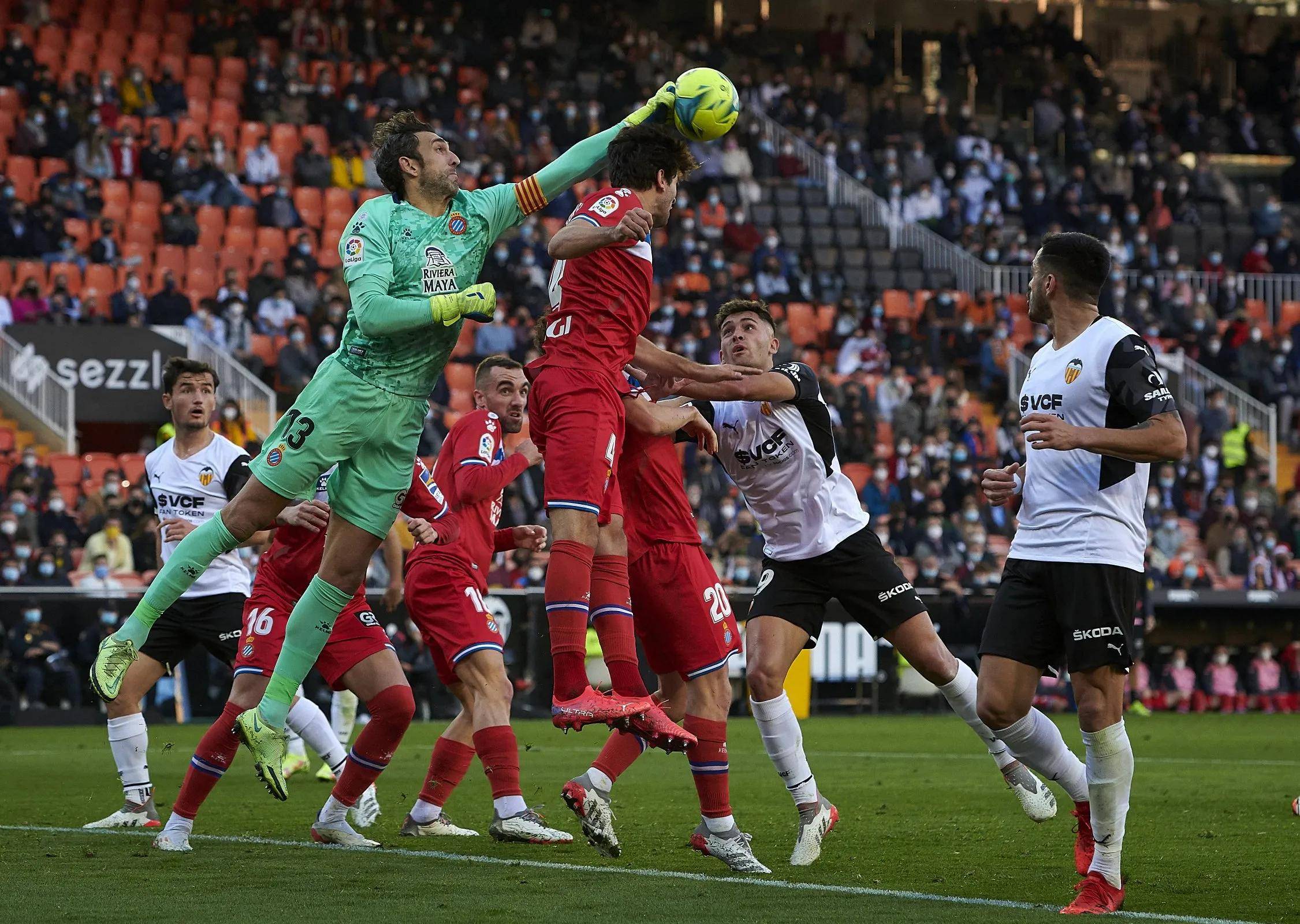 巴伦西亚主场惨败,整体表现令人疑虑 巴伦西亚主场惨败,整体表现令人疑虑