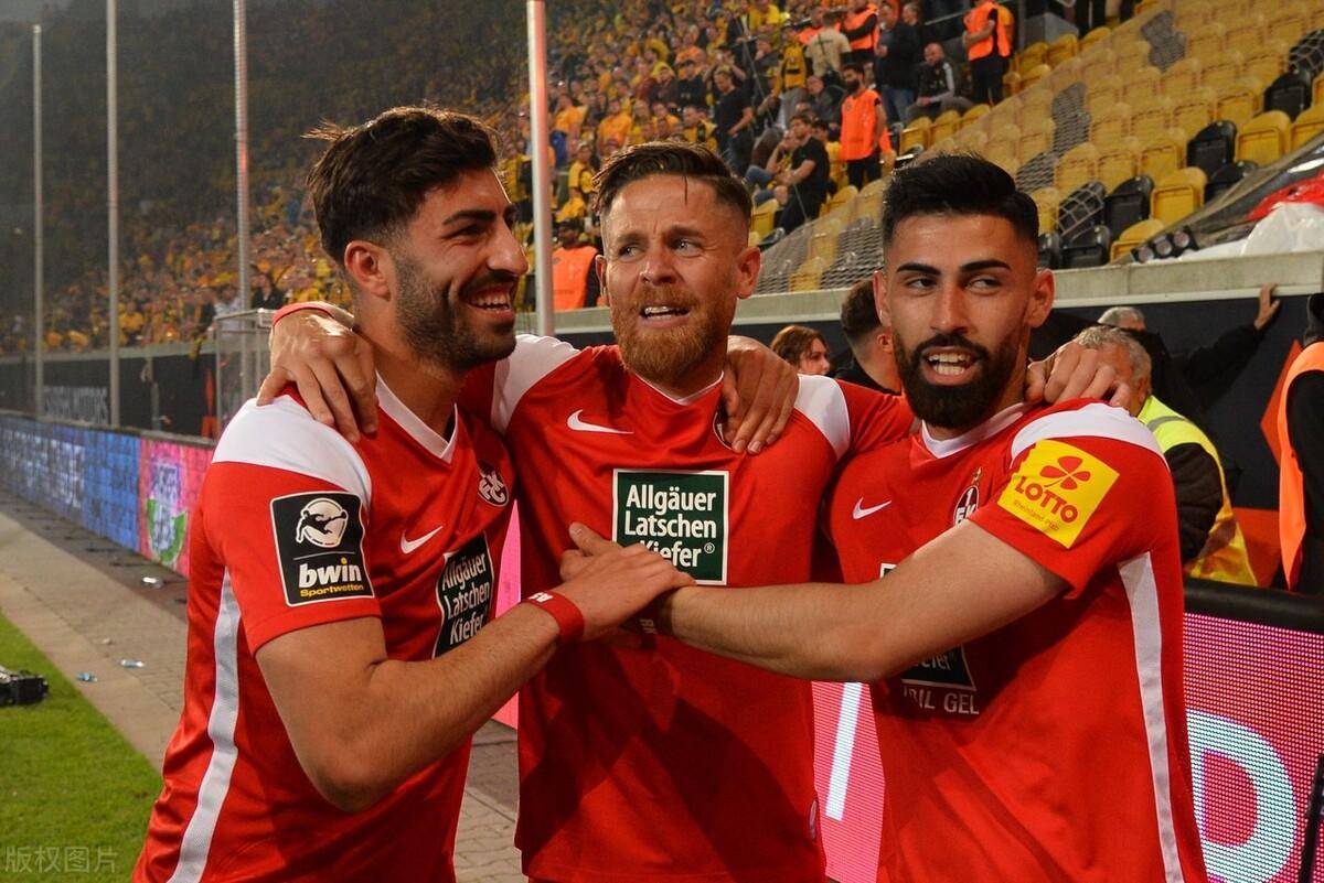 柏林赫塔秘密训练备战弗赖堡比赛 柏林赫塔秘密训练备战弗赖堡比赛