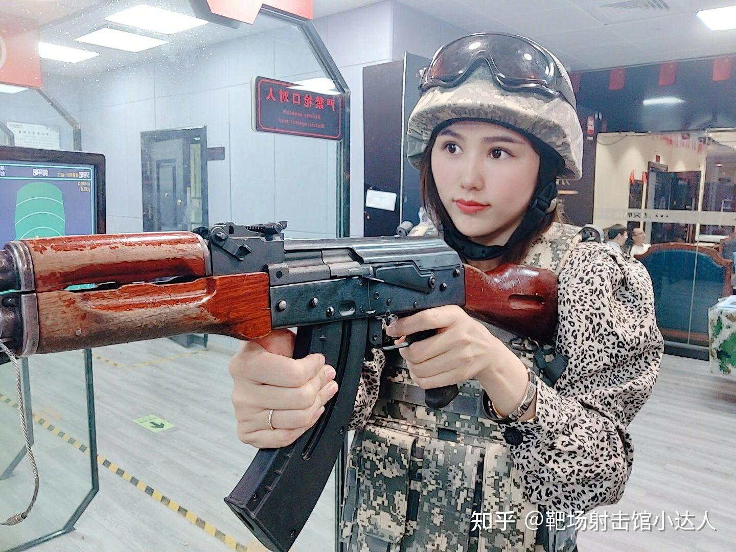 墨西哥射击达人手持镜头,镇定拿下金牌 墨西哥射击达人手持镜头,镇定拿下金牌