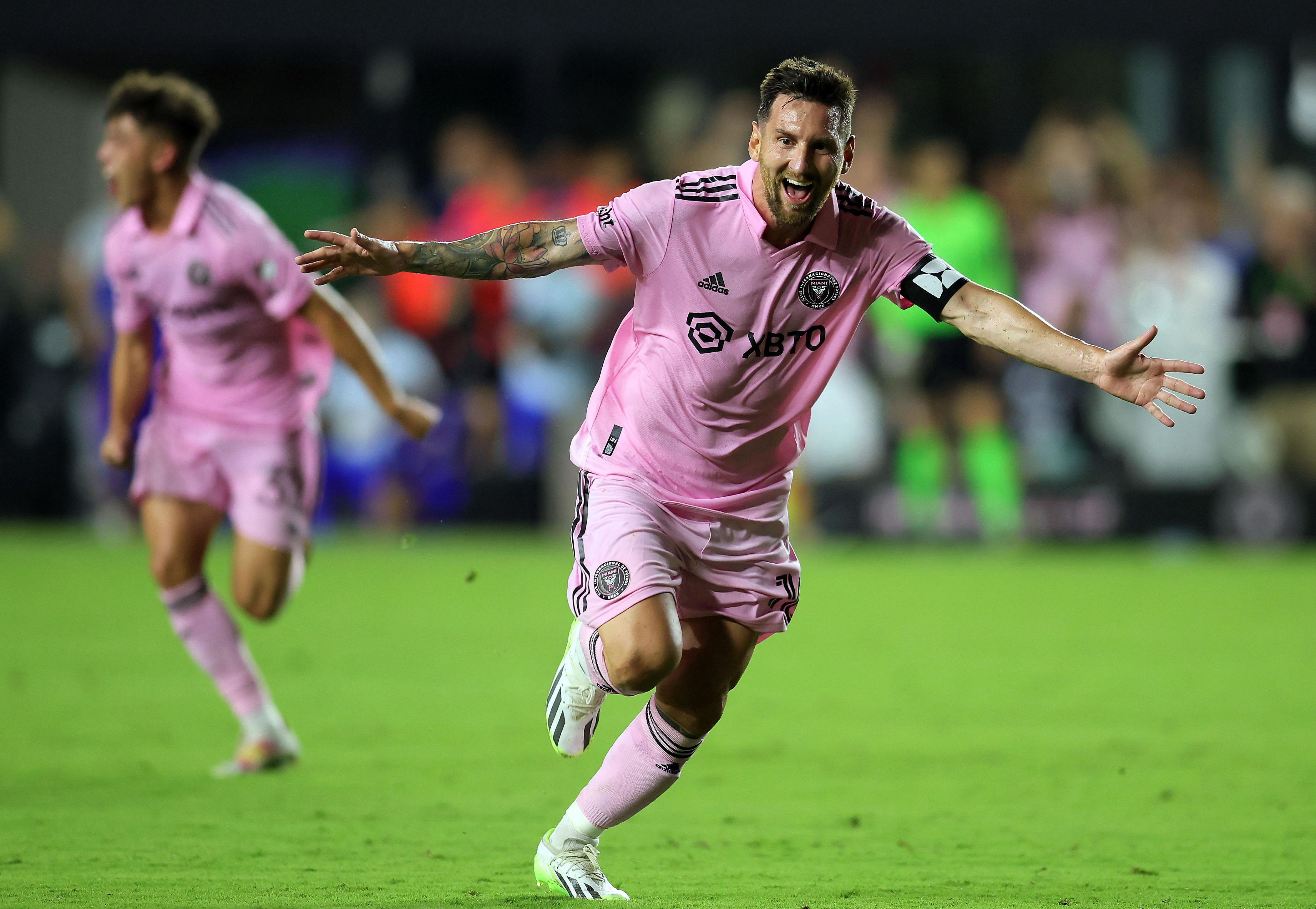 梅西重回巴黎,国际足坛掀起高潮 梅西重回巴黎,国际足坛掀起高潮