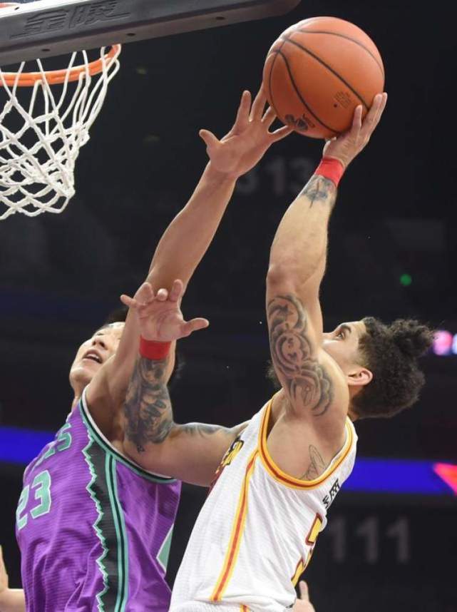 山东男篮将对阵逆风上海队,谁将胜出? 山东男篮将对阵逆风上海队,谁将胜出?