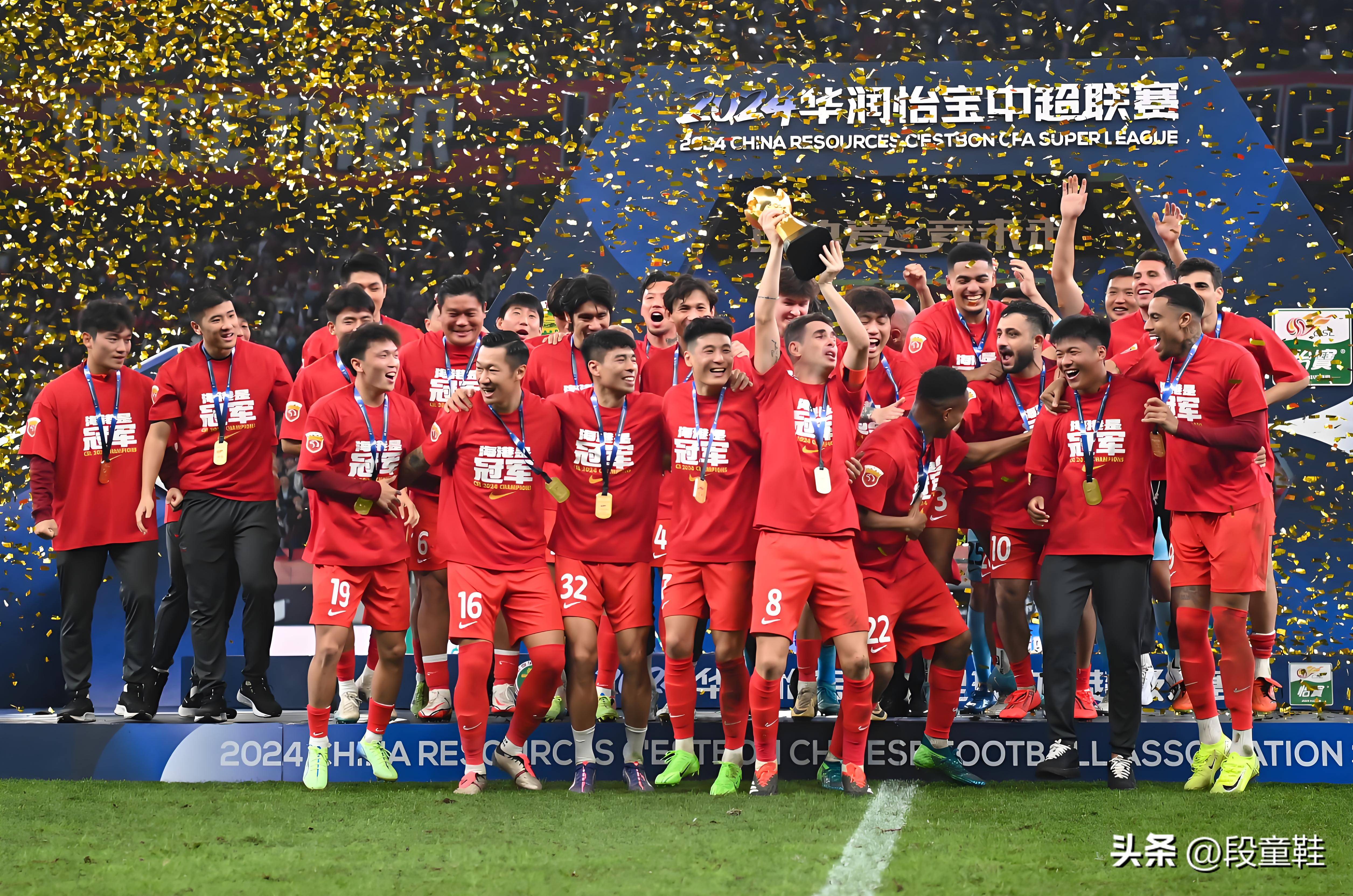 冠军联赛热闹进行,球迷热情高涨的简单介绍 冠军联赛热闹进行,球迷热情高涨的简单介绍