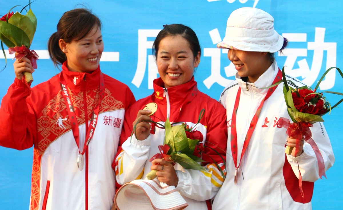 体操比赛中心激烈角逐,选手健儿奋力拼搏 体操比赛中心激烈角逐,选手健儿奋力拼搏