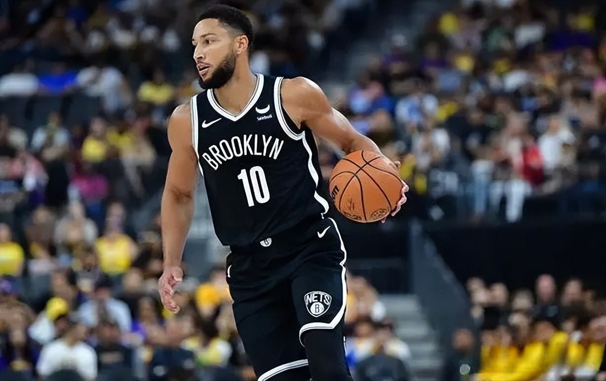 人队后卫西蒙斯因伤缺席下一场比赛,对球队影响巨大 人队后卫西蒙斯因伤缺席下一场比赛,对球队影响巨大