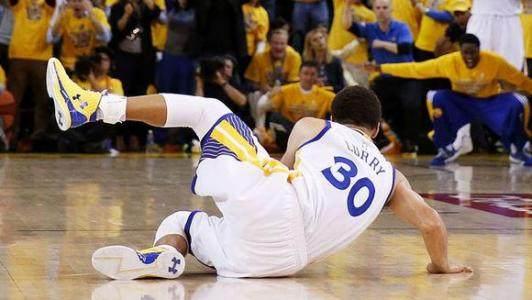 勇士后场复兴,西部冠军争霸无悬念 勇士后场复兴,西部冠军争霸无悬念