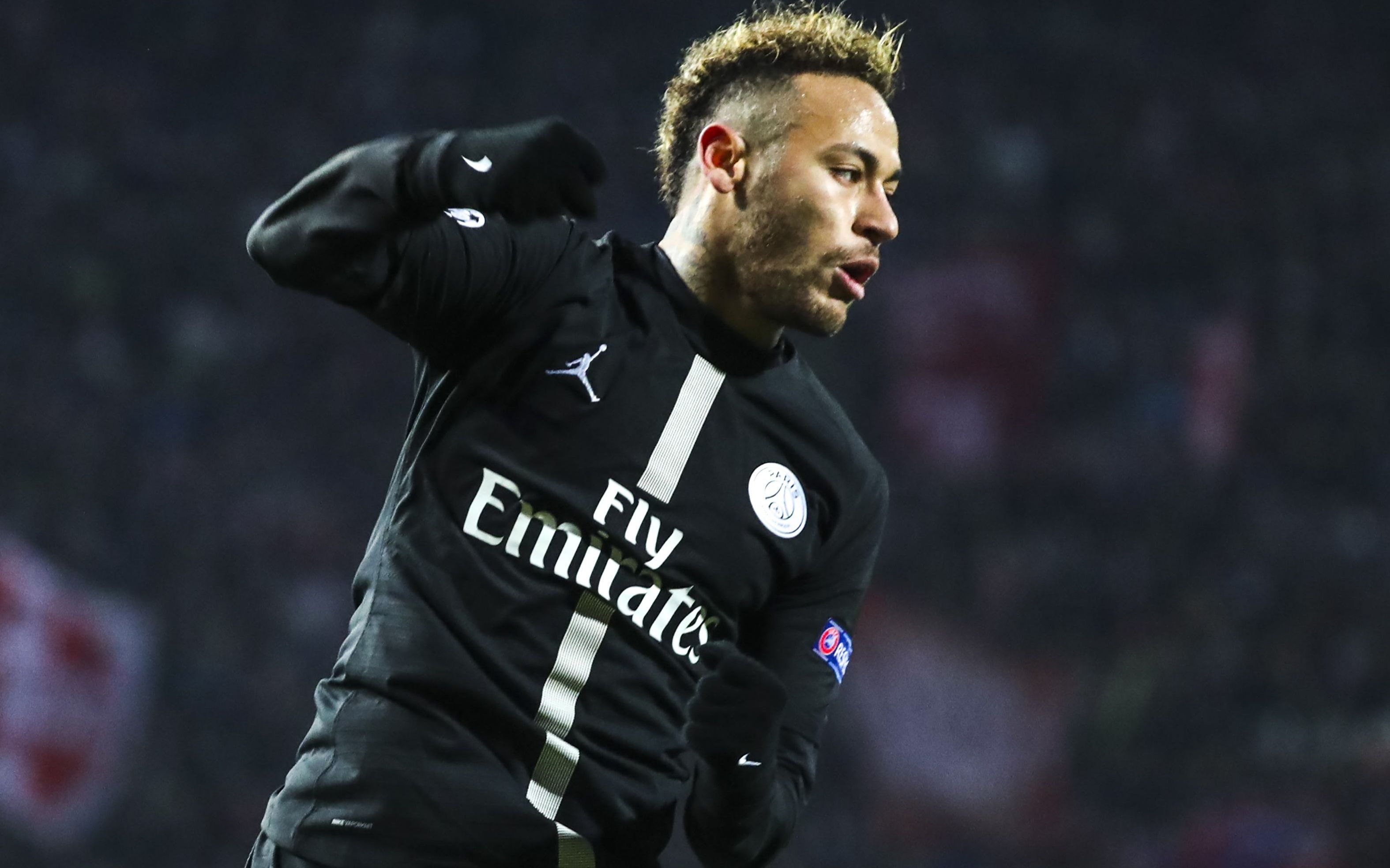 巴黎圣日耳曼晋级半决赛,内马尔表现抢眼 巴黎圣日耳曼晋级半决赛,内马尔表现抢眼