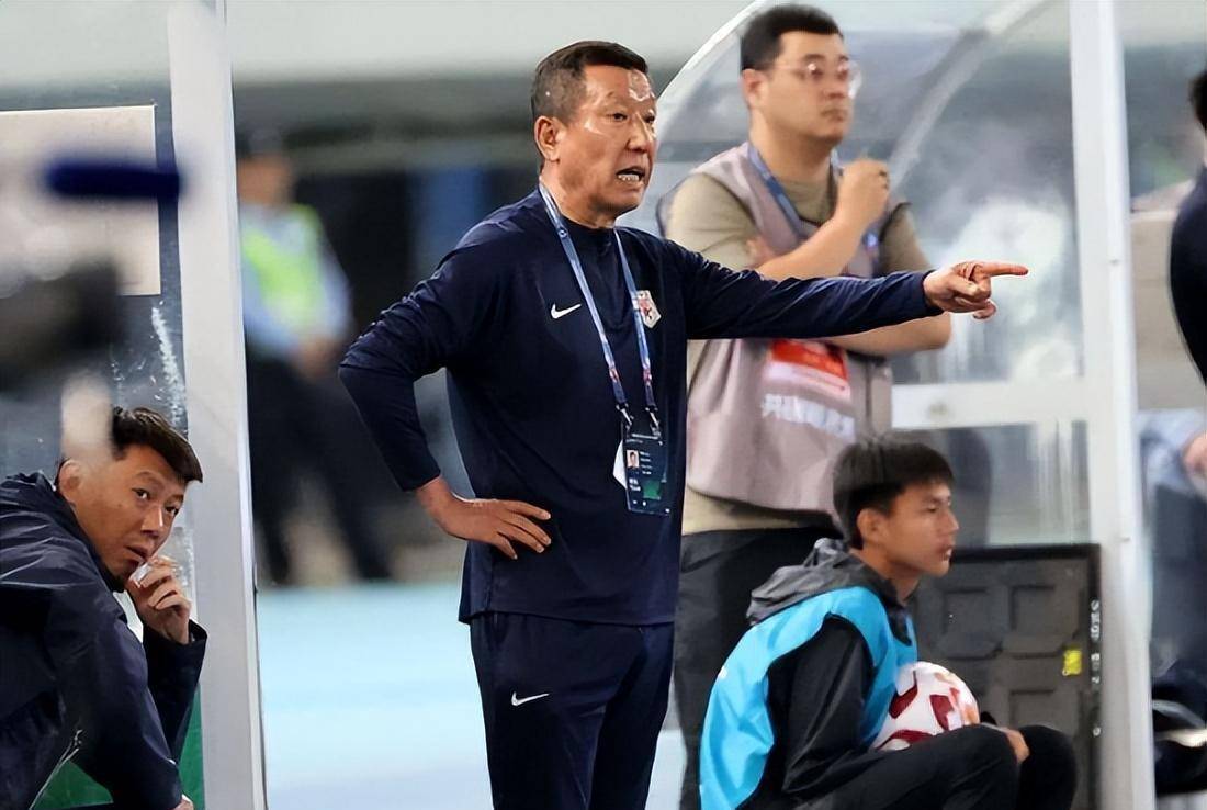 纽伦堡队员努力拼搏,希望翻盘 纽伦堡队员努力拼搏,希望翻盘