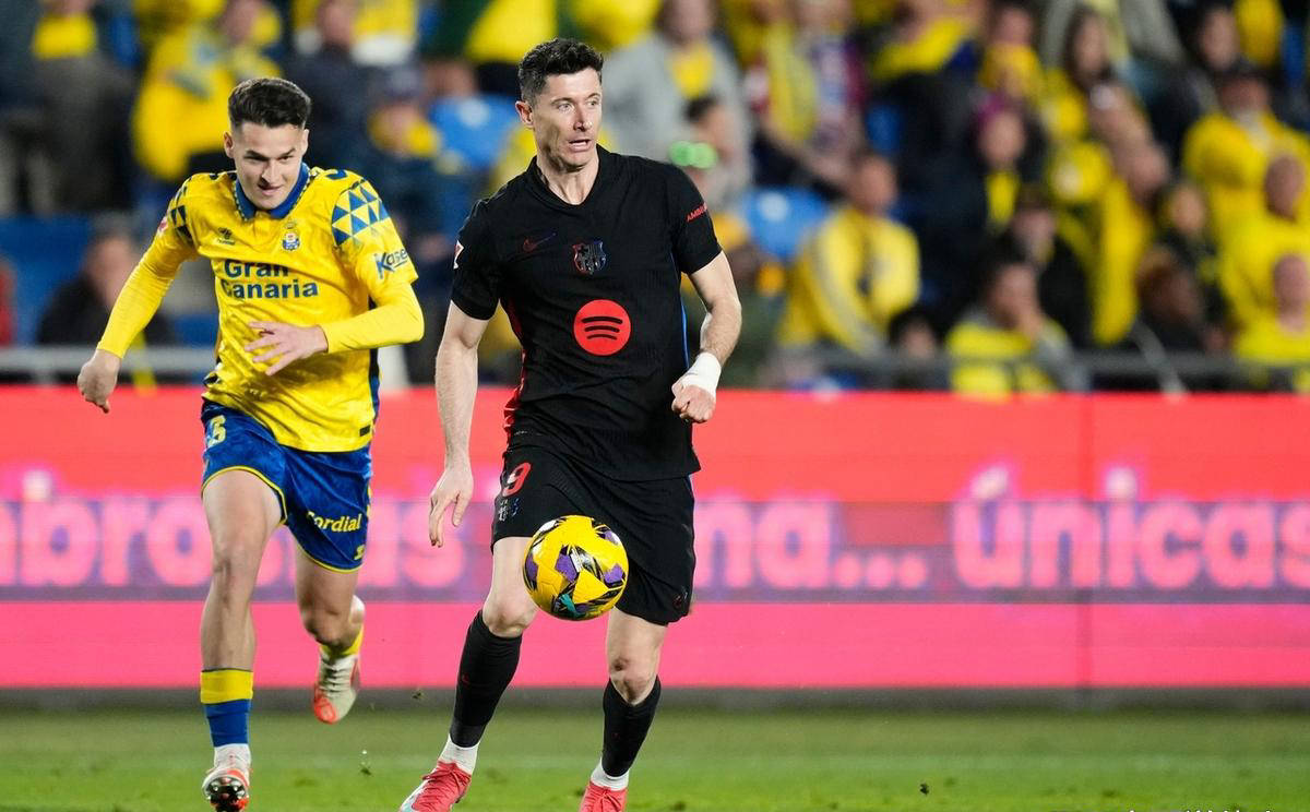 FBsports-拜仁慕尼黑轻松取胜，一步登顶积分榜