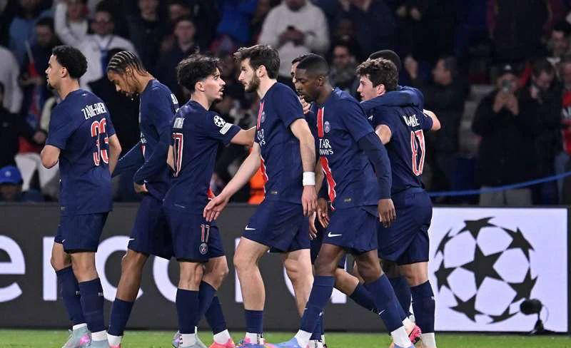 阿斯顿维拉大获全胜,强势缩小分差领跑榜 阿斯顿维拉大获全胜,强势缩小分差领跑榜