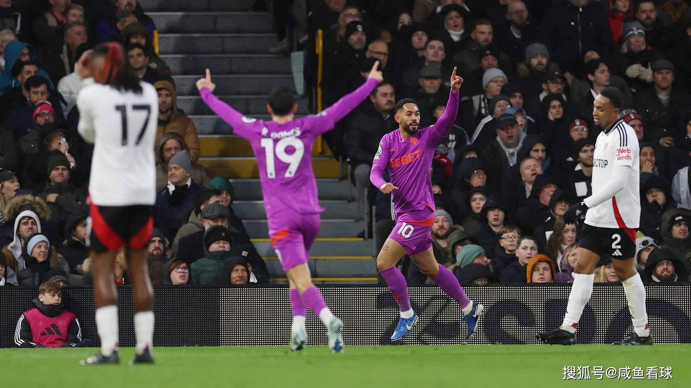 FB体育-埃弗顿主场击败狼队，提前晋级！