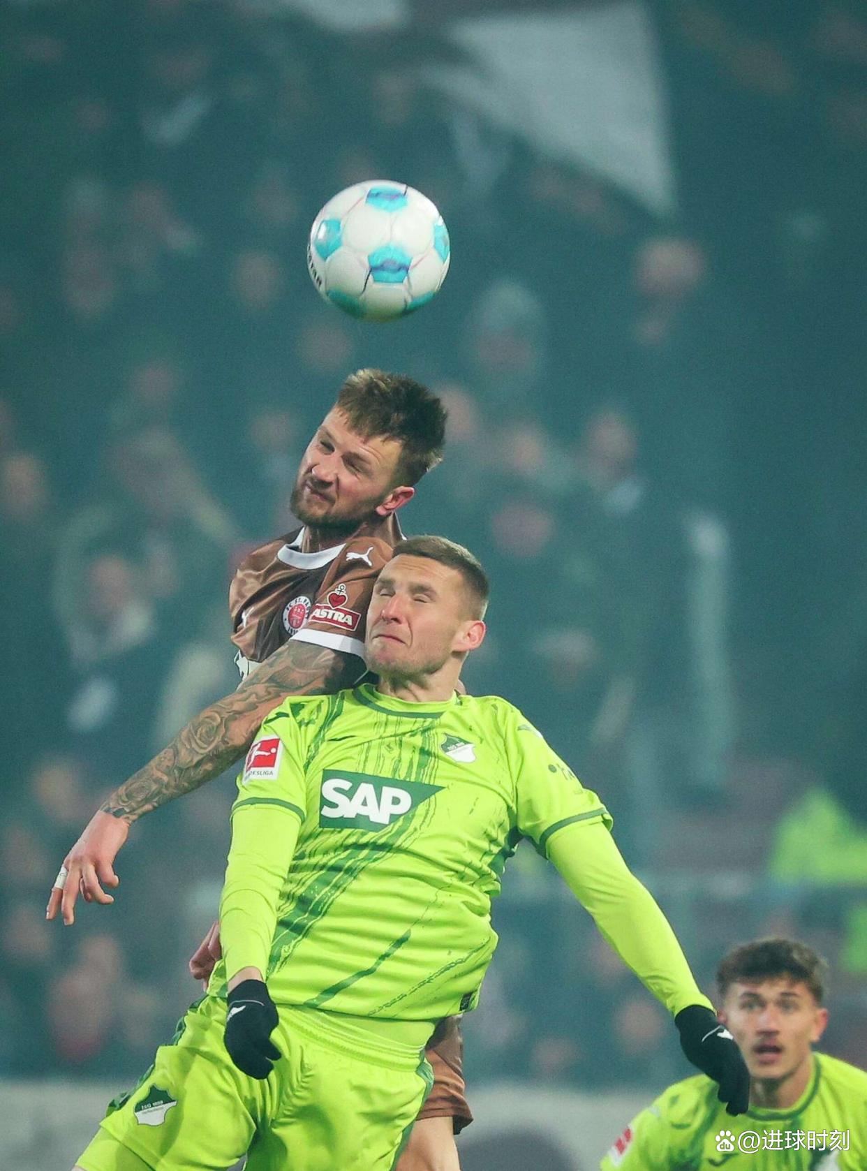 斯图加特主场力克霍芬海姆,实现三连胜 斯图加特主场力克霍芬海姆,实现三连胜