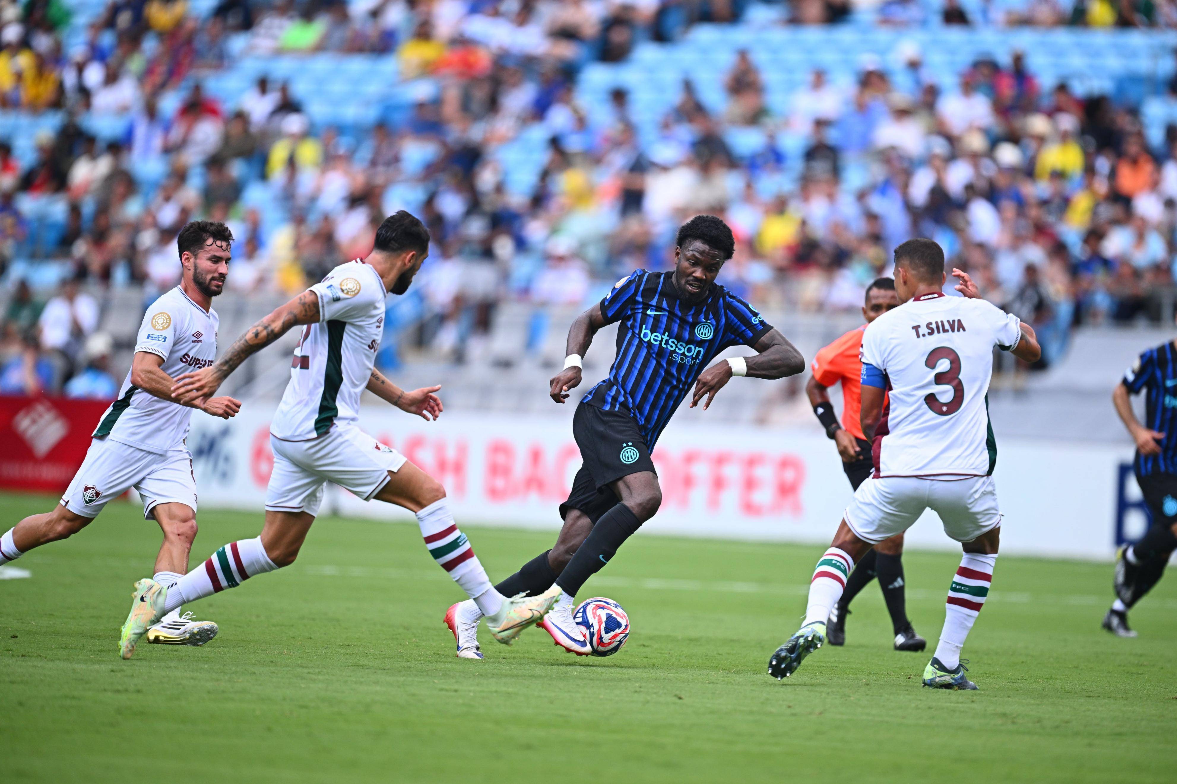 曼城霸气侵略，稳握四强战略