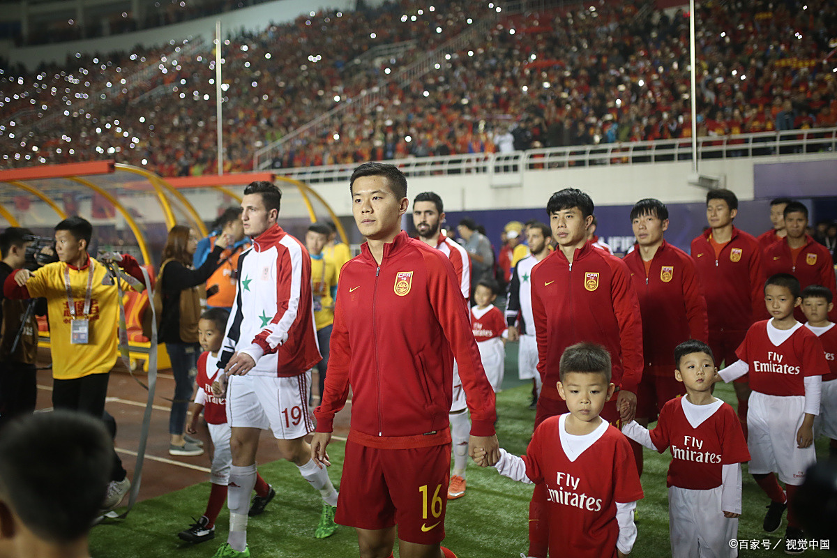 FBsports-国足抵达沪备战世预赛揭幕战刘军操刀备战