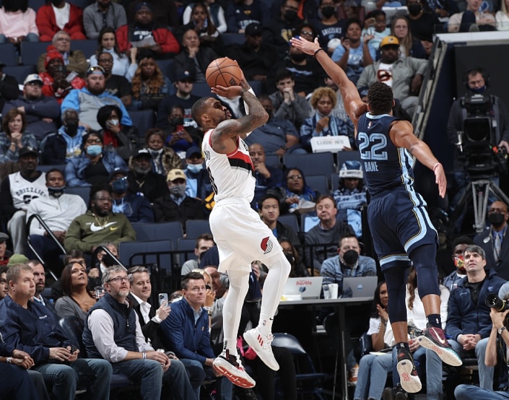 拓荒者擒下灰熊,利拉德狂轰30+10的简单介绍 拓荒者擒下灰熊,利拉德狂轰30+10的简单介绍