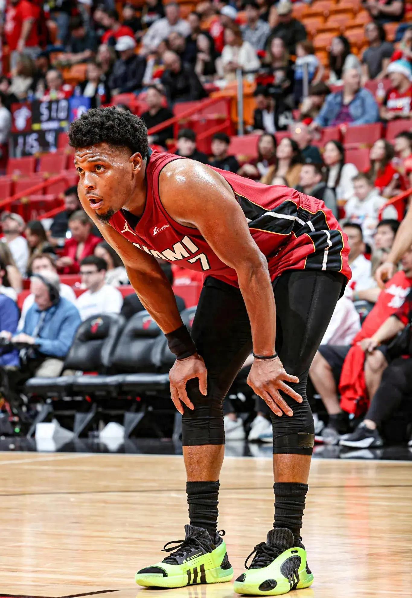 猛龙胜老鹰,洛瑞关键时刻发威 猛龙胜老鹰,洛瑞关键时刻发威