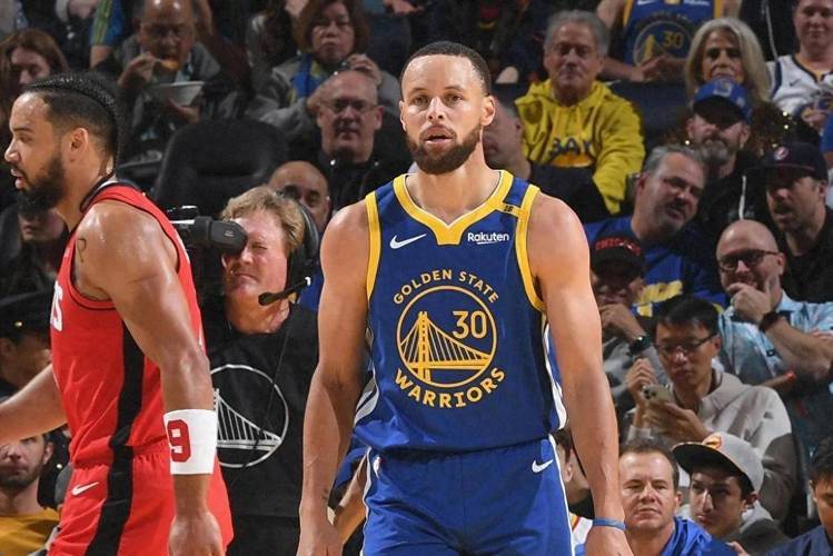 勇士力克奇才,库里再次砍下三分雨 勇士力克奇才,库里再次砍下三分雨