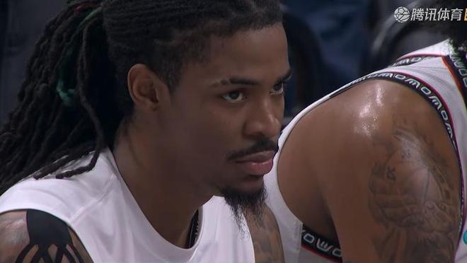 灰熊主场力克独行侠,莫兰特砍下35分再次成为赛场焦点 灰熊主场力克独行侠,莫兰特砍下35分再次成为赛场焦点