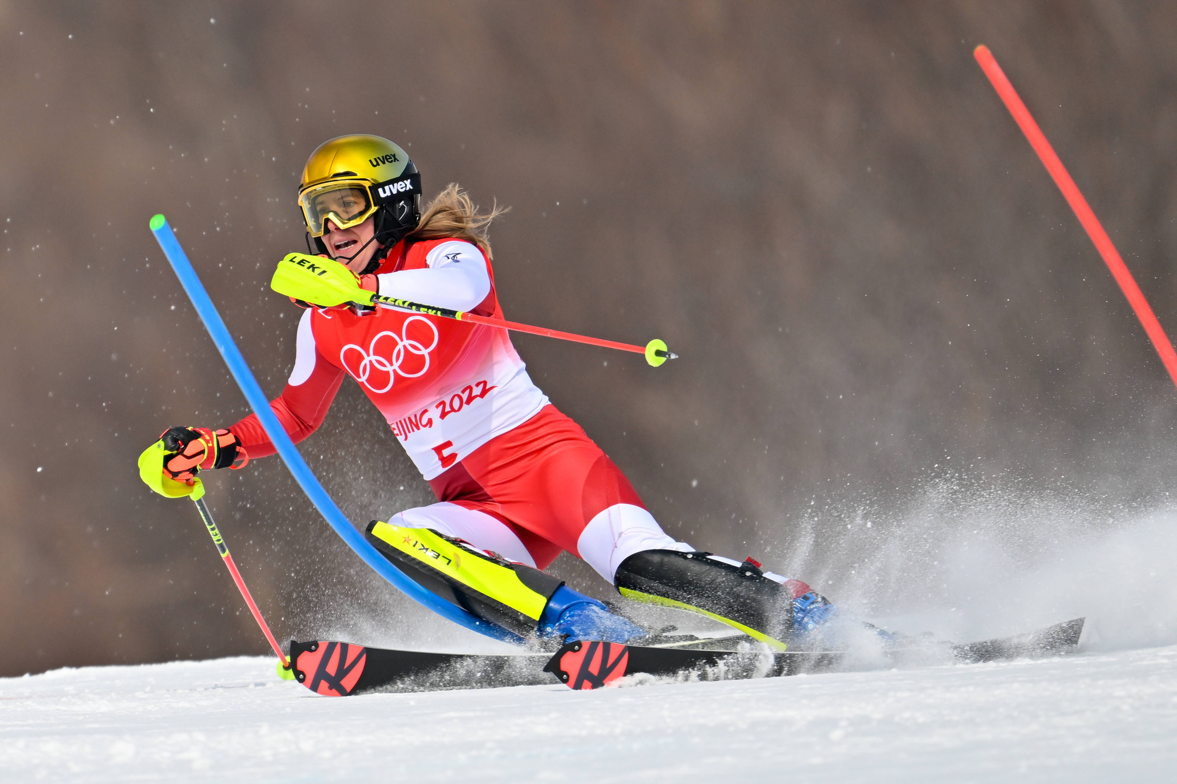 加拿大滑雪选手赛场发挥出色,夺冠称王 加拿大滑雪选手赛场发挥出色,夺冠称王