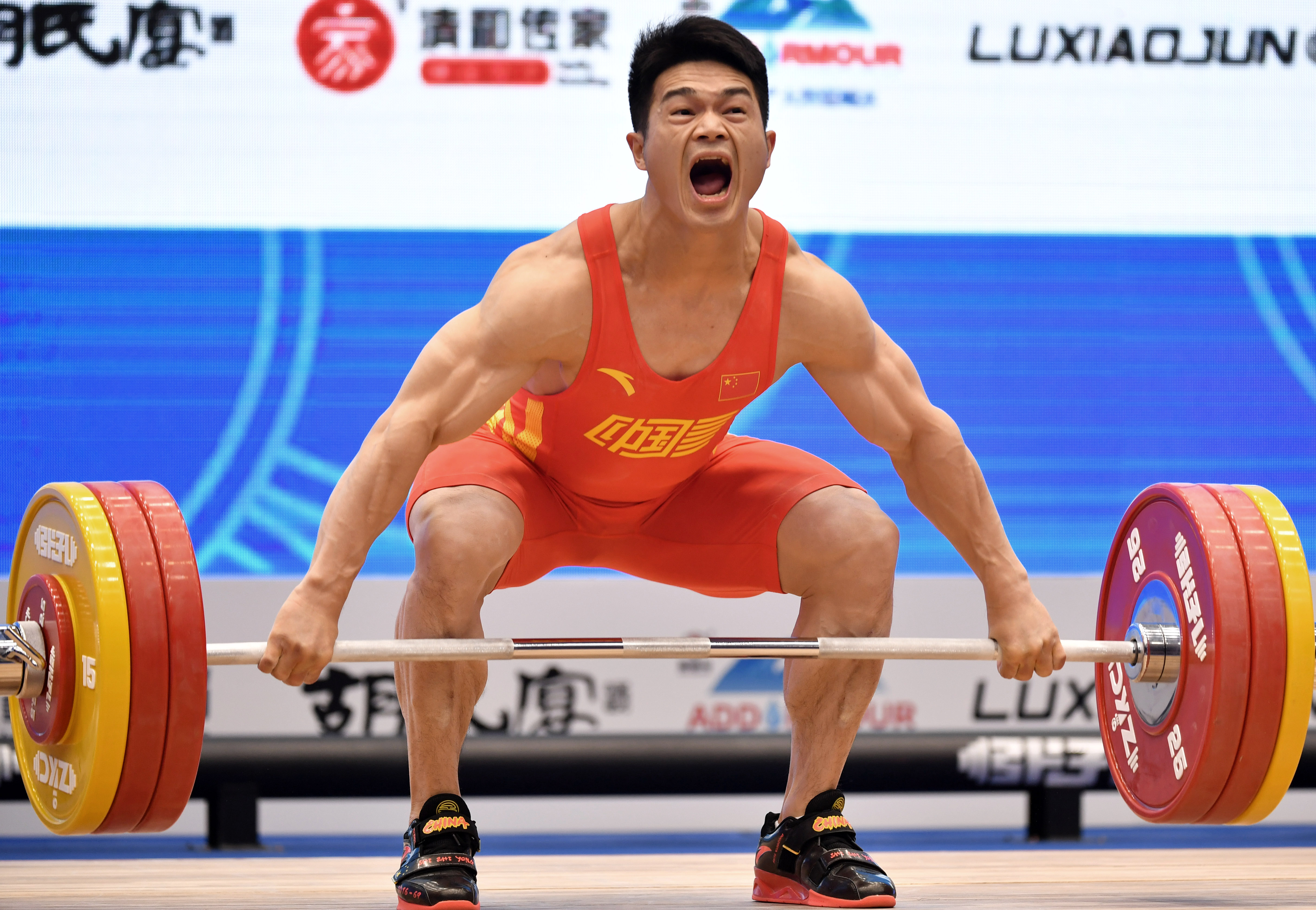 战胜困难:举重选手获得成功的简单介绍 战胜困难:举重选手获得成功的简单介绍